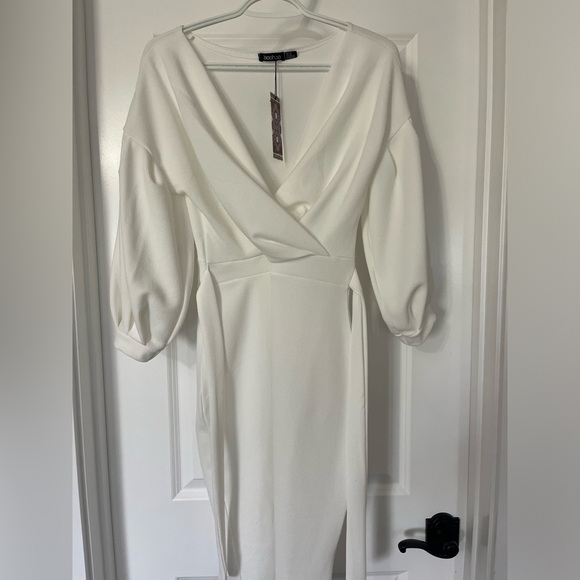 Boohoo Dresses & Skirts - BOOHOO dress with tie at waist